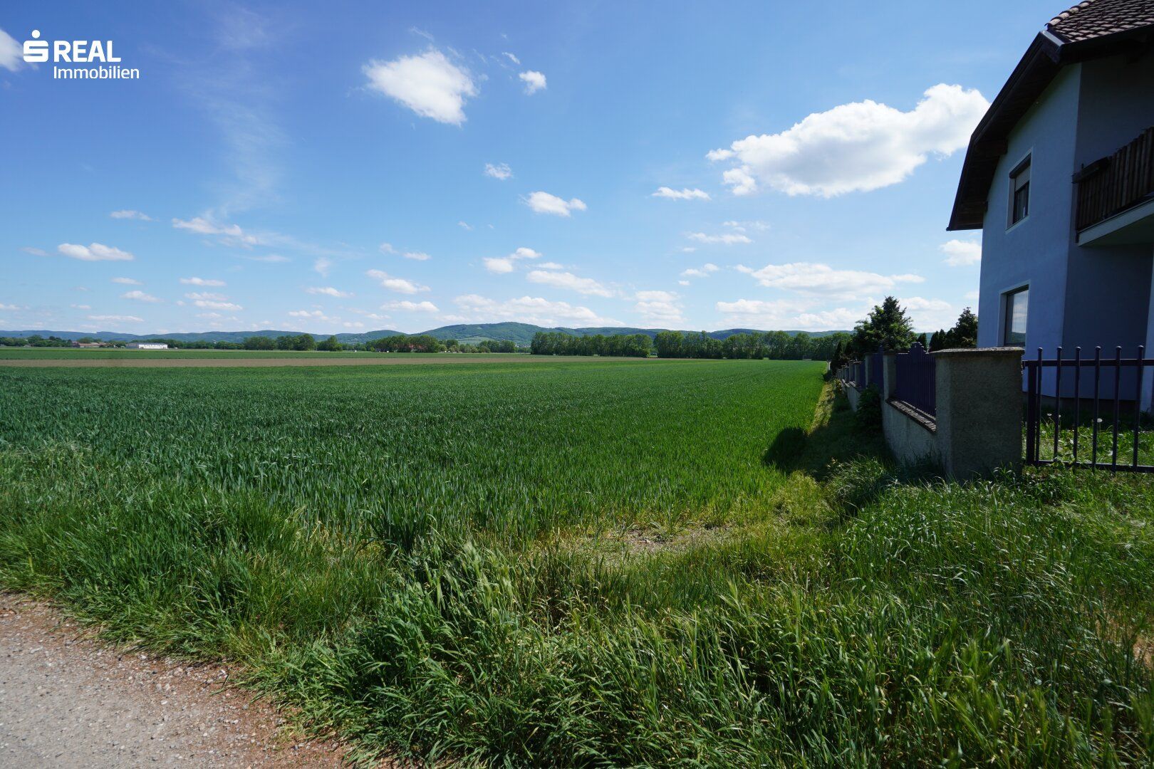Traumhaftes Baugrundstück für ein Doppelhaus oder Einfamilienhaus in Bestlage wartet auf Sie! - Ansicht 2