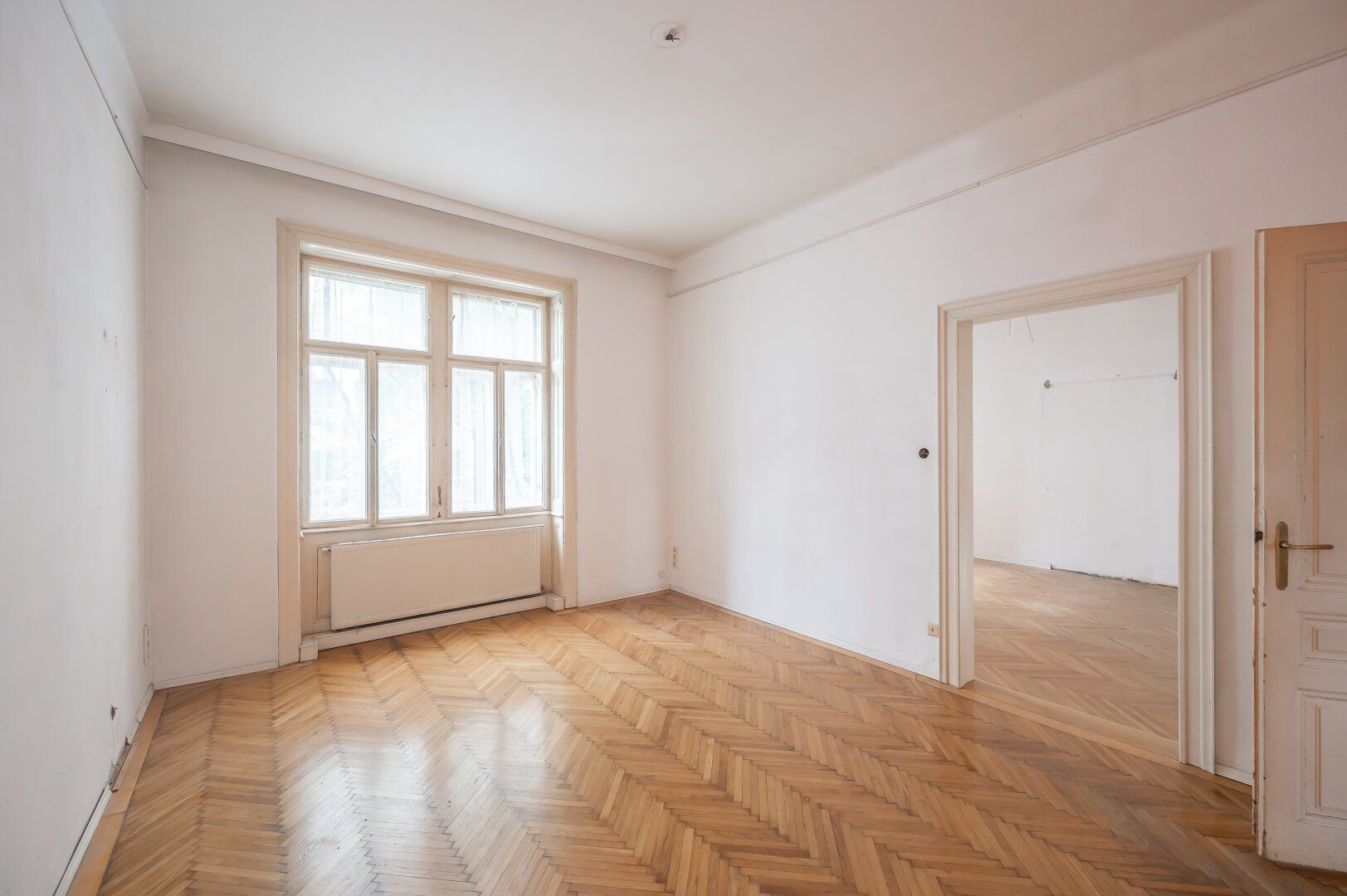 ++NEU++ Sanierungsbedürftige 4-Zimmer Altbauwohnung mit Terrasse in fantastischer Lage!