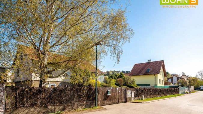 Einfahrtstor (wird erneuert)