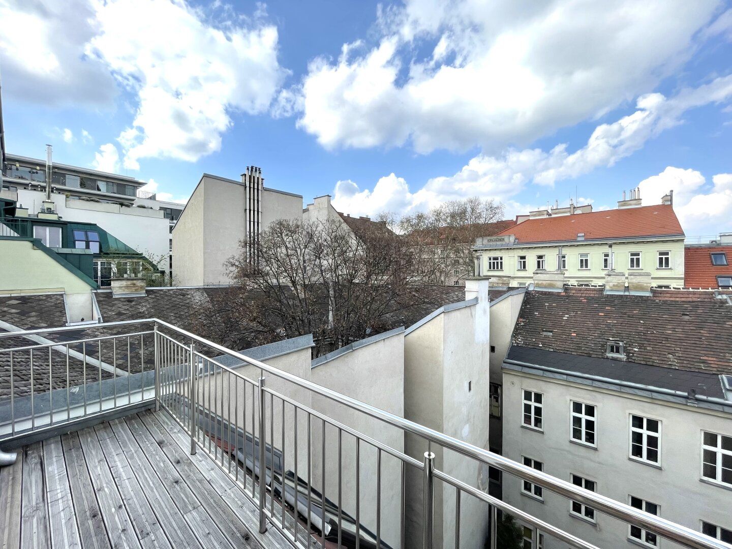 ERSTBEZUG! Traumhafte Maisonette Dachgeschosswohnung mit zwei Terrassen!