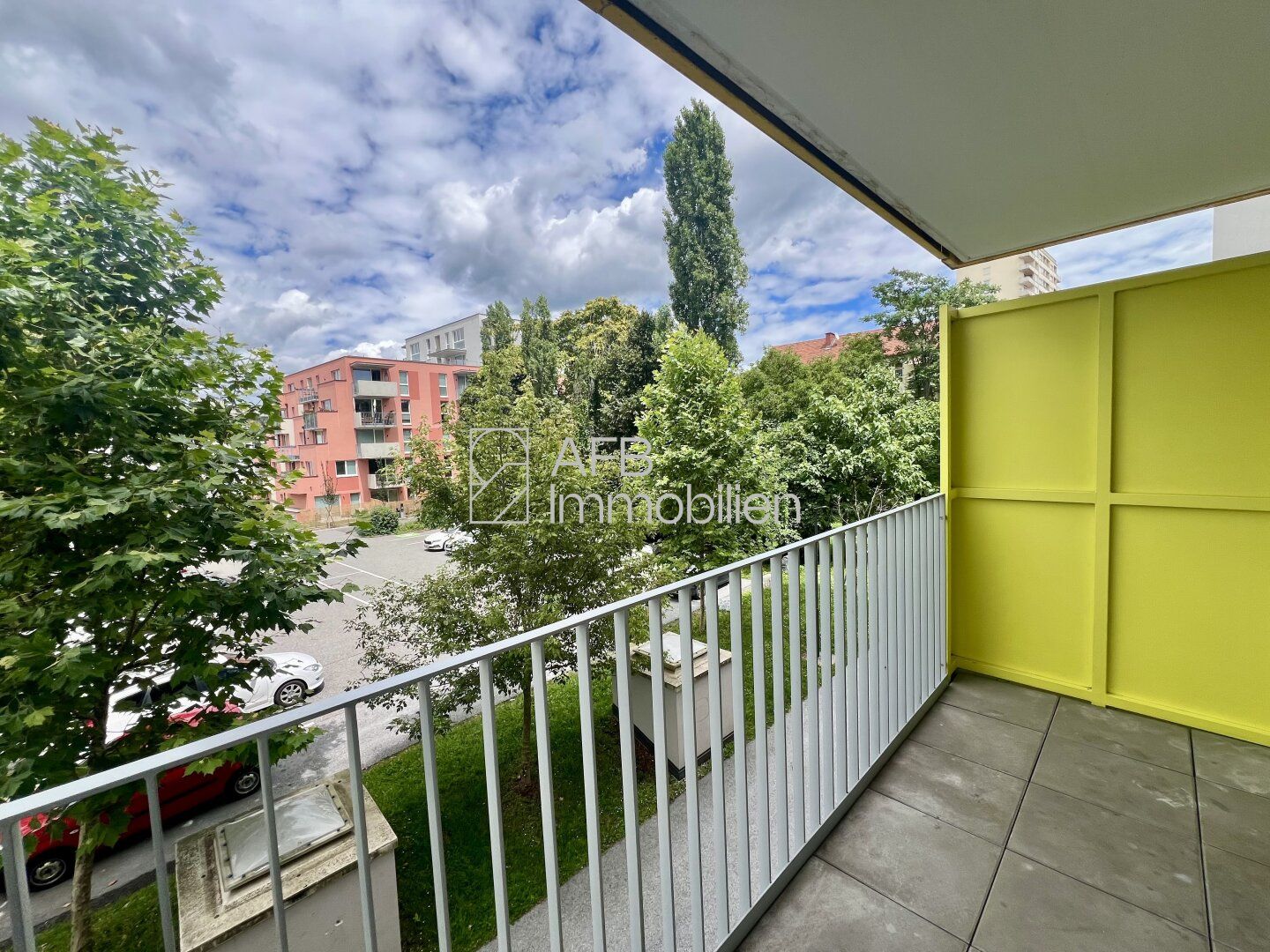 2 Zimmer Genossenschaftswohnung mit schönem Balkon Nähe Citypark