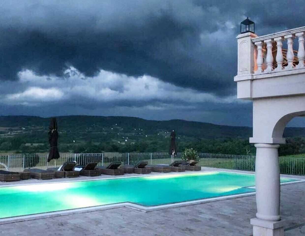 Repräsentatives Hotel Schloss Herrenhaus mit 10 Hektar Weingut nähe Balaton, rundum 4200 Hektar Jagdrevier, Firmensitz, Seminarresort