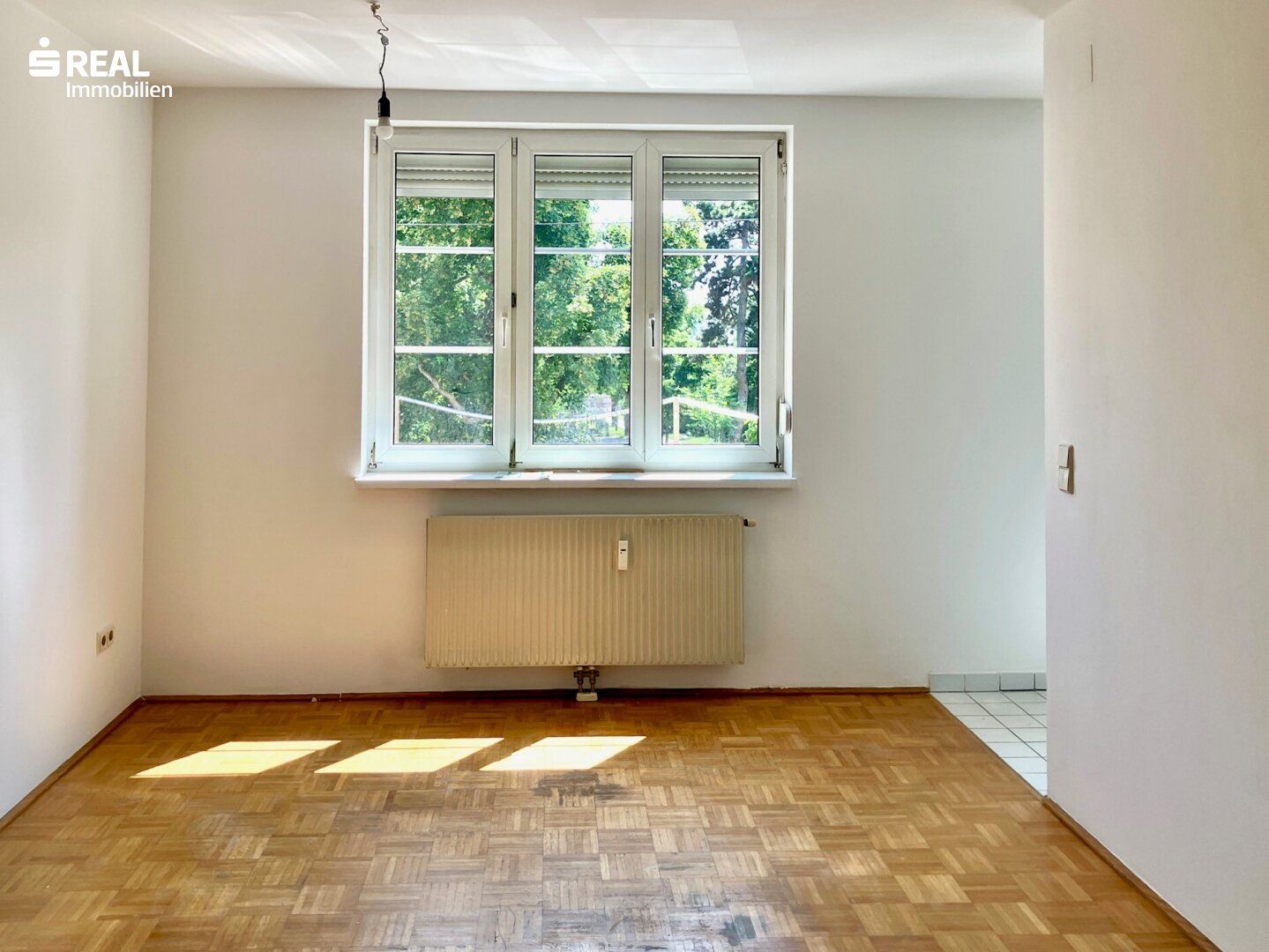 HELLE, FREUNDLICHE SINGLE- oder PÄRCHENWOHNUNG