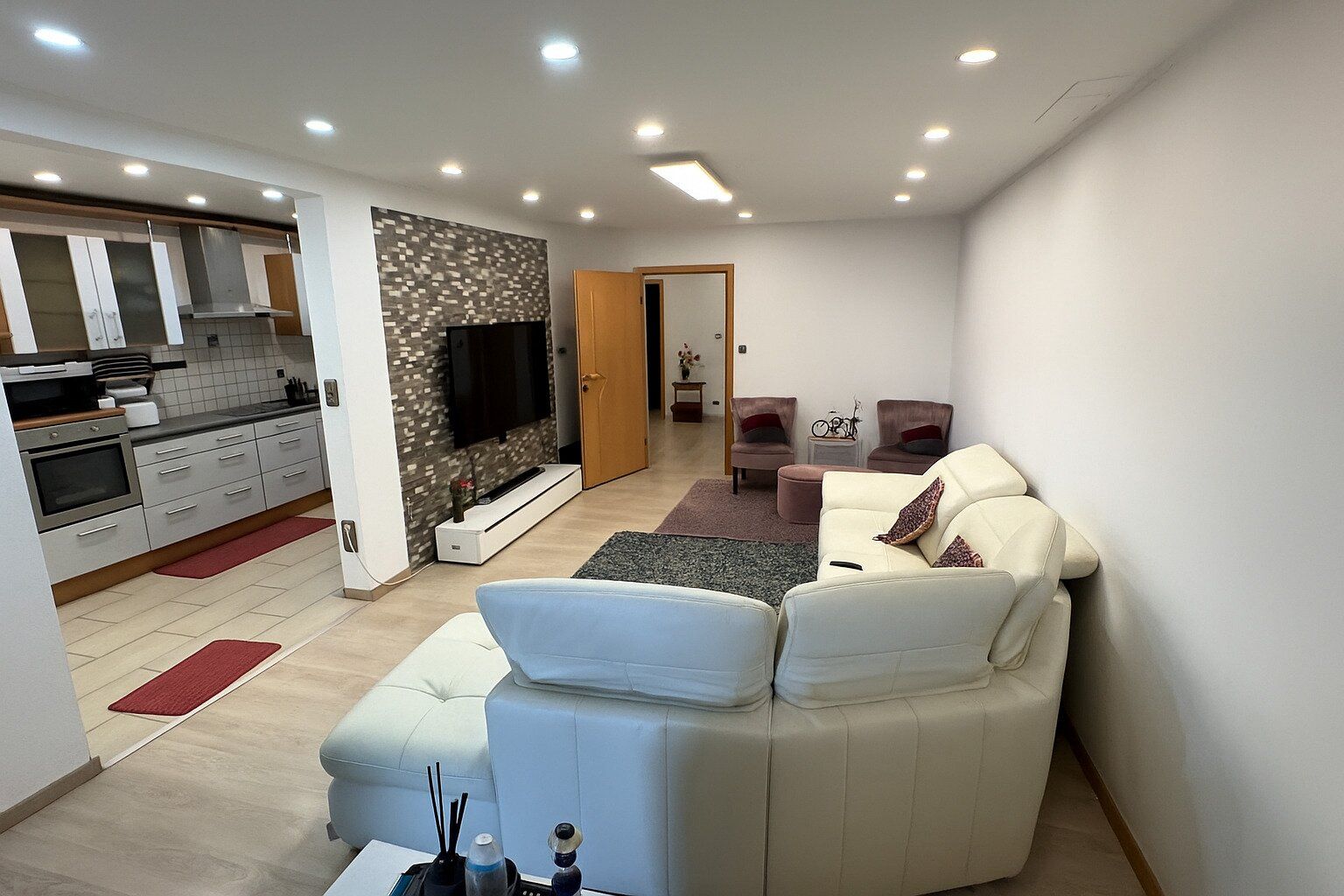 Moderne 3-Zimmer-Gartenwohnung mit Terrasse in 1210 Wien in der Seyringer Straße Nähe U1 mit 95 m² Wohnfläche & Terrasse + Eigengarten