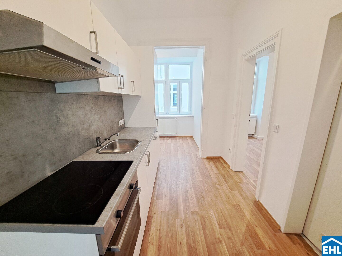 Stilvoller Altbau Nähe U3: Hofseitige 2 Zimmerwohnung