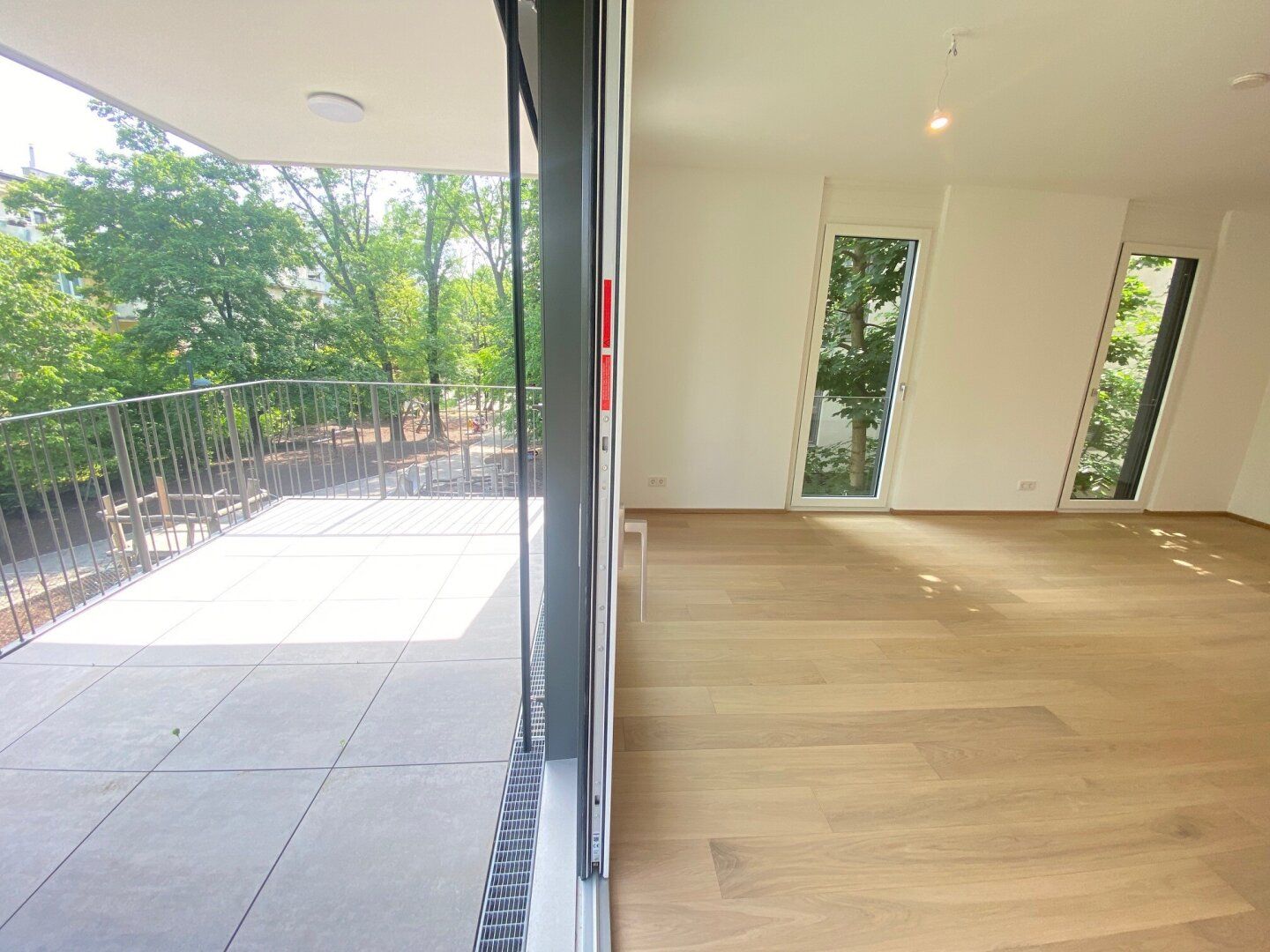 GRÜN I TERRASSE I ERSTBEZUG - WOHNEN AM PARK MIT GARAGE in 1180 Wien