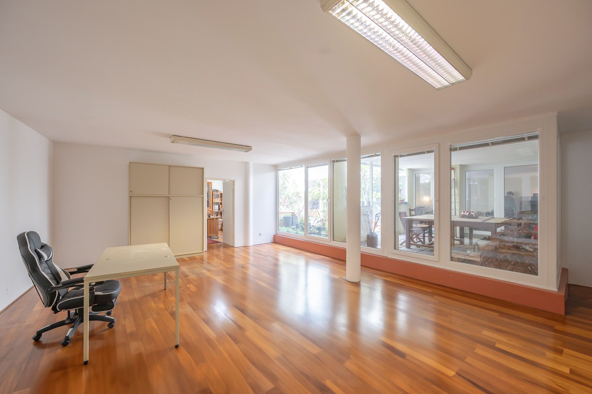 Inspiration trifft Funktion - Exklusives Büroensemble mit Atriumflair