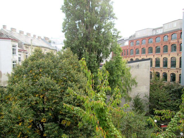 Garten-seitige, ruhige Single-Wohnung mit Blick ins Grüne - Nähe Kettenbrückengasse!