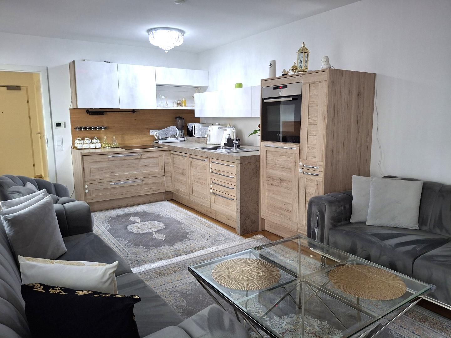 Neuwertige 3 Zimmer Wohnung Nähe U6 Siebenhirten.