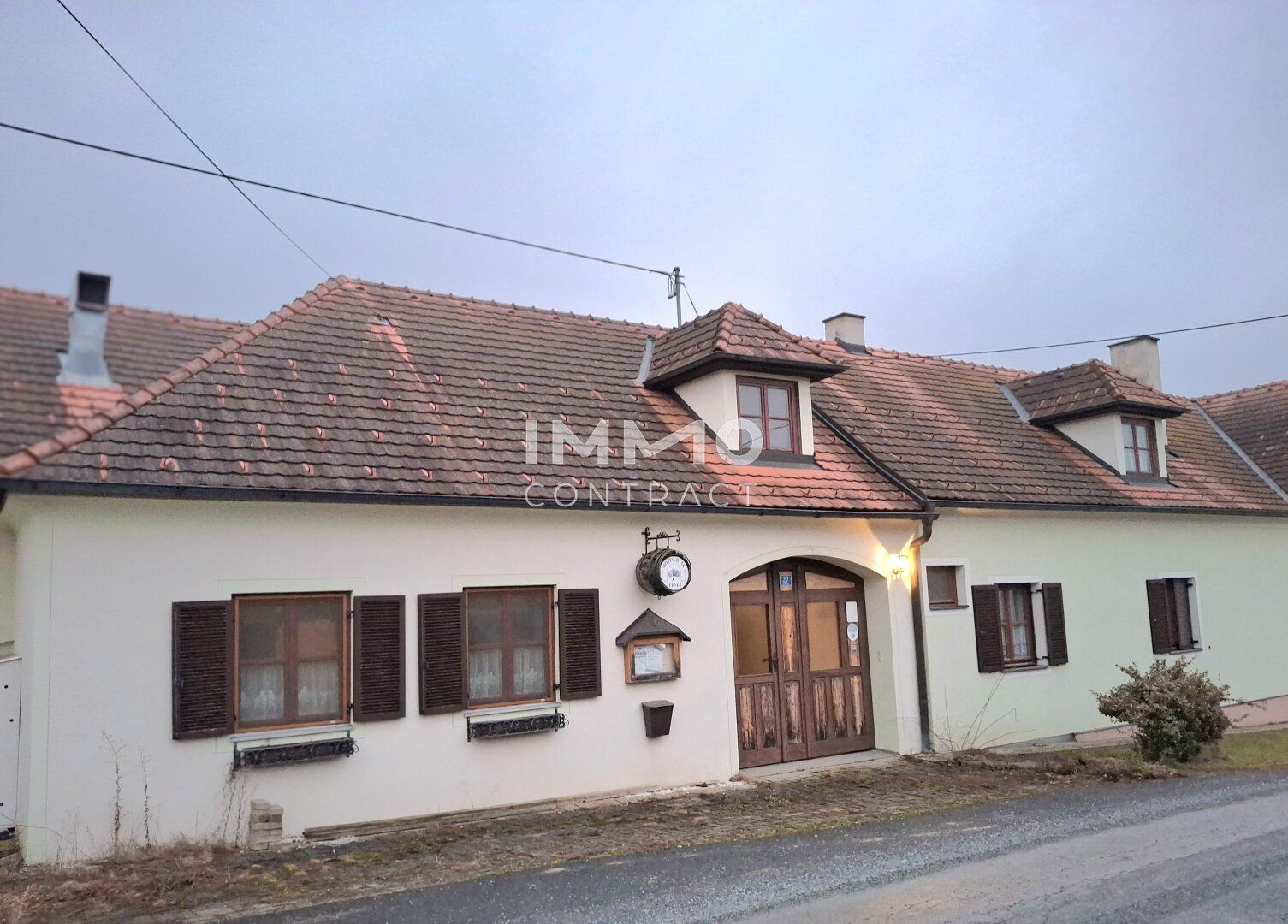 Gast- und Wohnhaus inkl. 4 Ferienwohnungen, 7 Garagenplätze und Parkplätze ca 3.500 m² Grundfläche - Ansicht 5