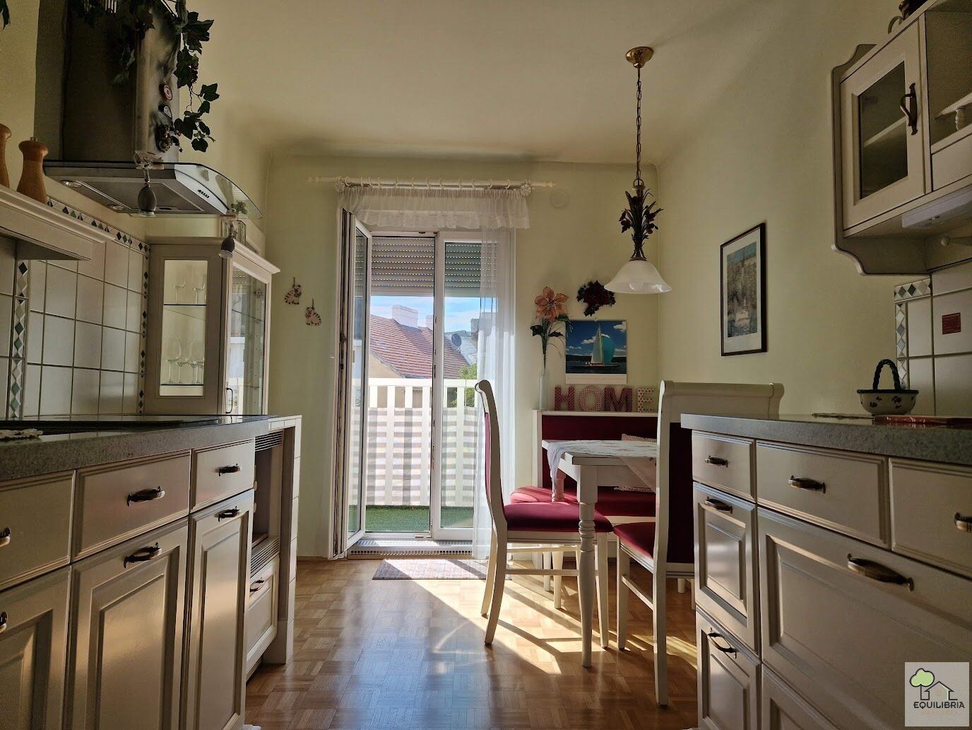 Lichtdurchflutete BALKONWOHNUNG - Traumhafte 2-Zimmer Balkonwohnung neben AUGARTEN!