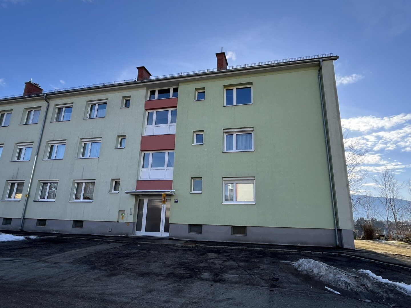 ++ Sehr gut aufgeteilte 4-Zimmer Wohnung mit Balkon und Kellerabteil ++