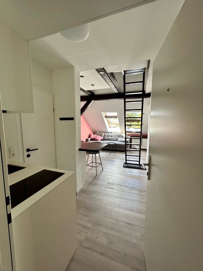 Vollmöblierte Singlewohnung in zentrale Stadtlage.