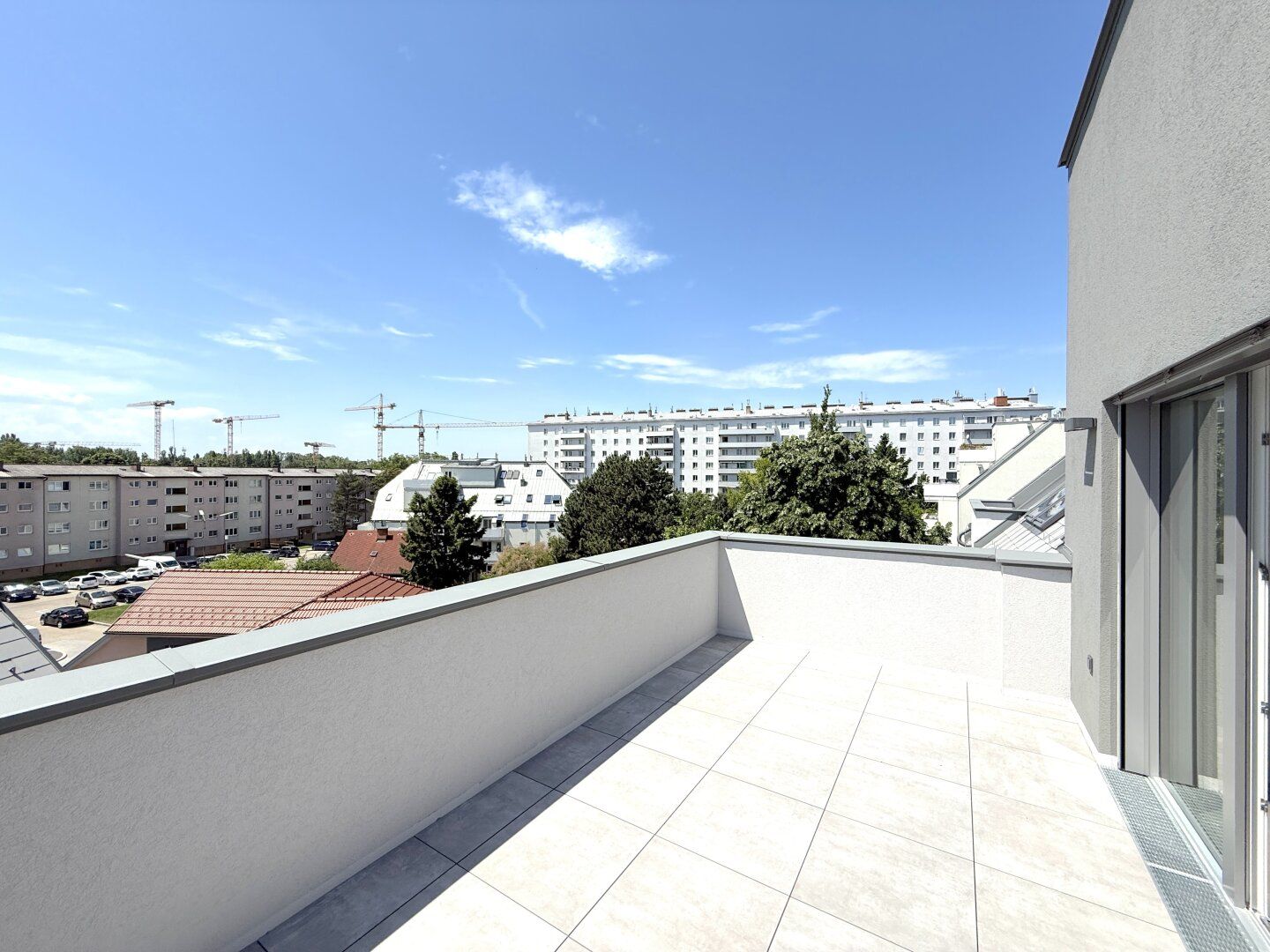 EHK 100 | 4 Zi Dachgeschoss-Hit mit 2 Terrassen und tollem Fern/Grünblick