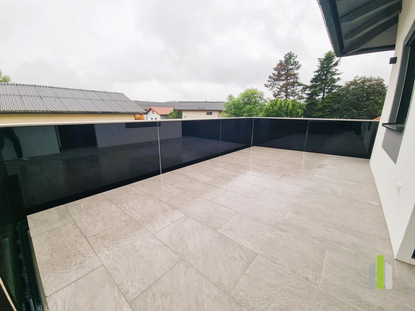 Exklusive 2-Zimmer-Wohnung mit sonniger Süd/West-Terrasse in Jeging