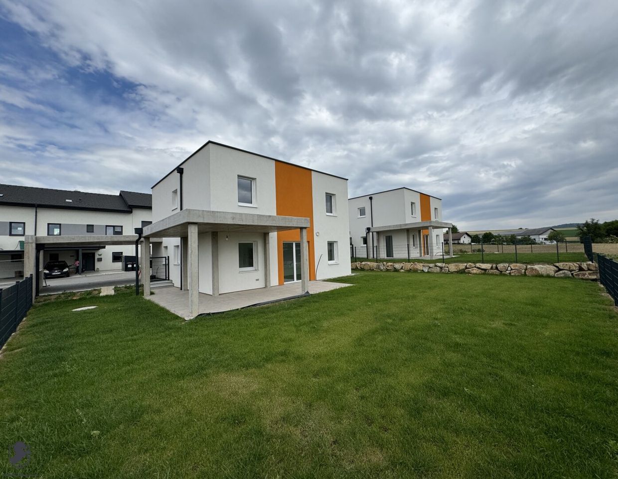Erstbezug: Moderne Eleganz auf 420m² in Flinsbach, Niederösterreich