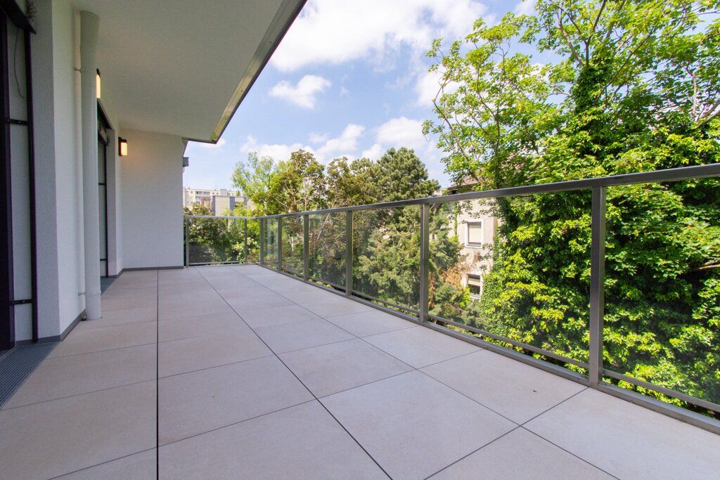 ATTRAKTIVE 2 ZIMMER WOHNUNG MIT GROSSEM BALKON BEI DER U1