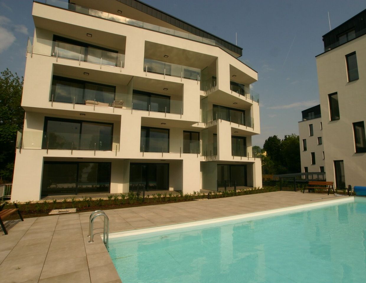 AKTIONSPREIS! Exklusive neue Ferienwohnung mit Seeblick auf den Balaton , Garten und Pool