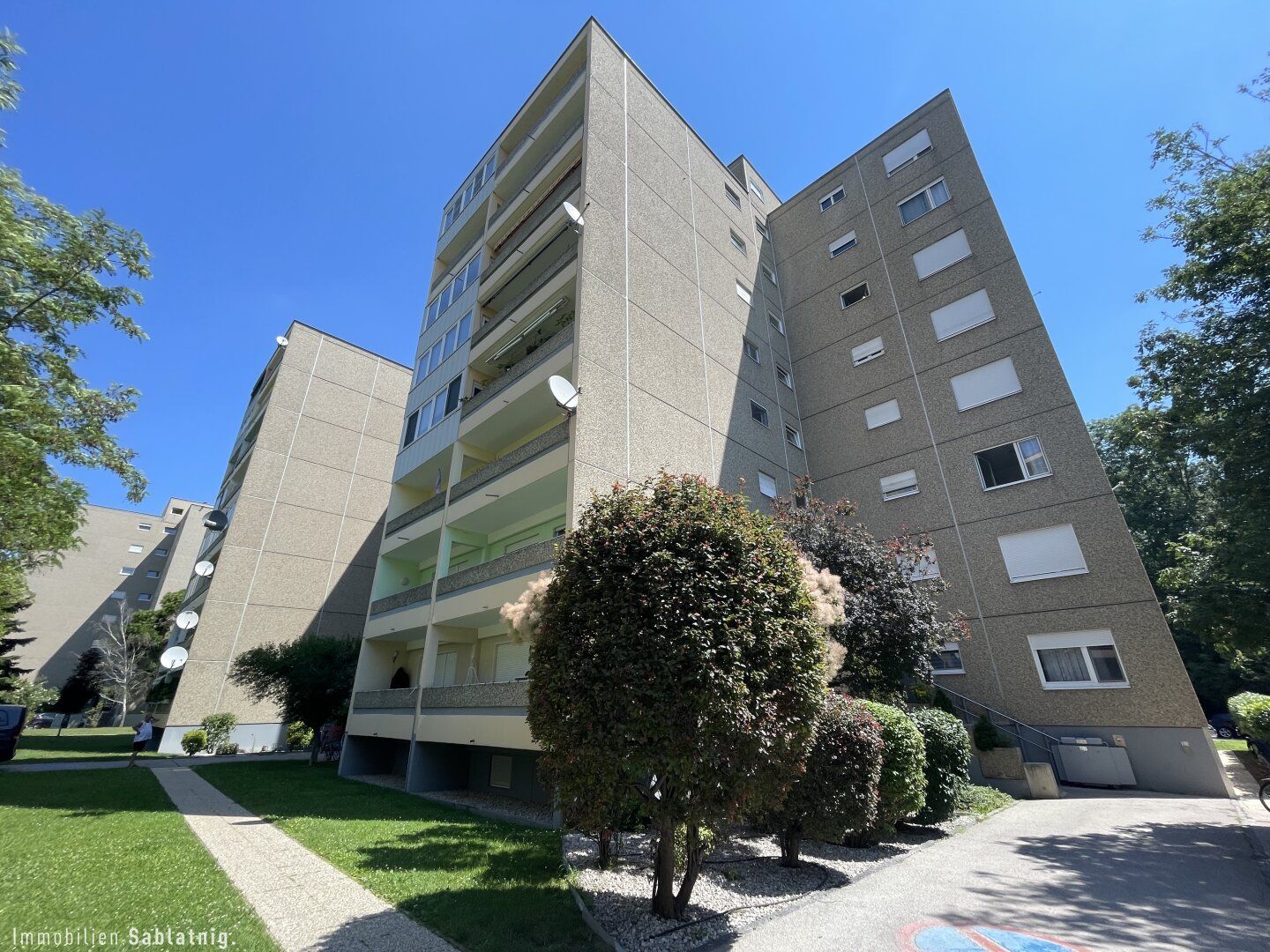SONNENLOGGIA & FERNSICHT! Gepflegte Wohnung in ruhiger Lage!