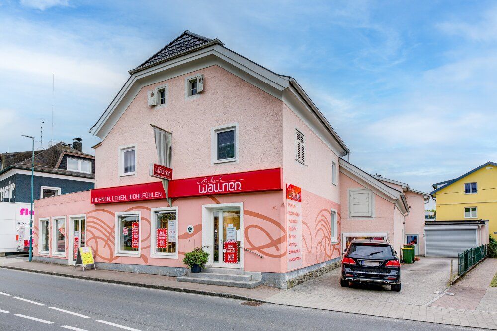 Oberndorf: Großes Geschäftshaus mit 2 Wohnungen 