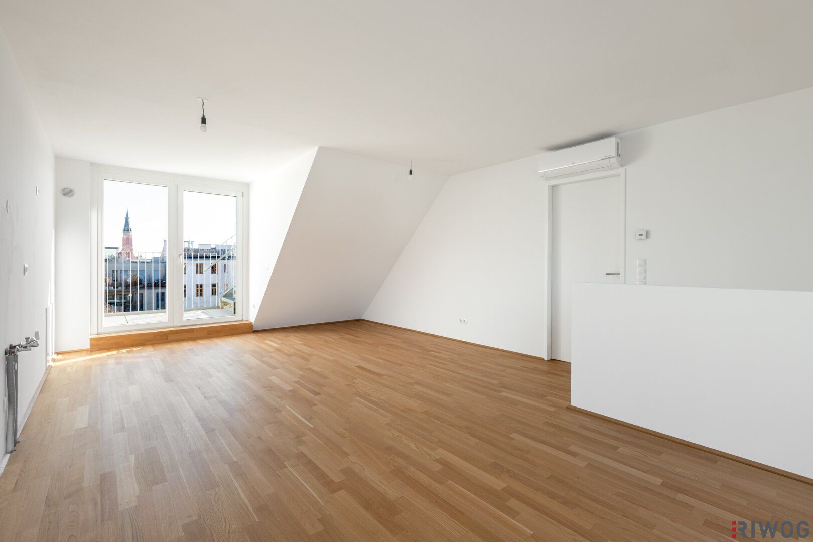 ERSTBEZUG mit DACHTERRASSE | DG-Maisonette Nähe Alte Donau | Traumhafter Fernblick | Teils hofseitig | Fernwärme | TG-Stellplatz optional | Ideal für Anleger oder Eigennutzer | Nachhaltiges Projekt - Изглед 3