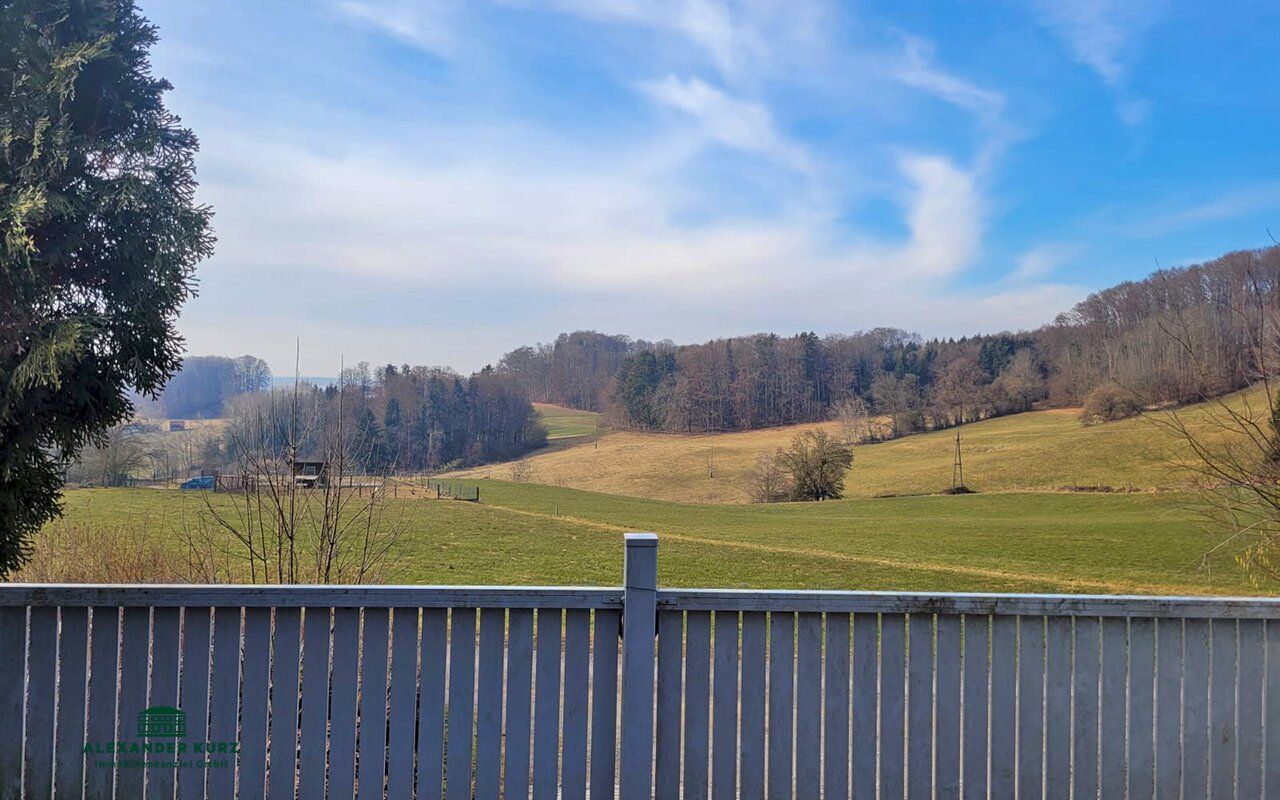 Kleiner Bungalow am Land in bester Aussichtslage, 35 km nördlich von Salzburg