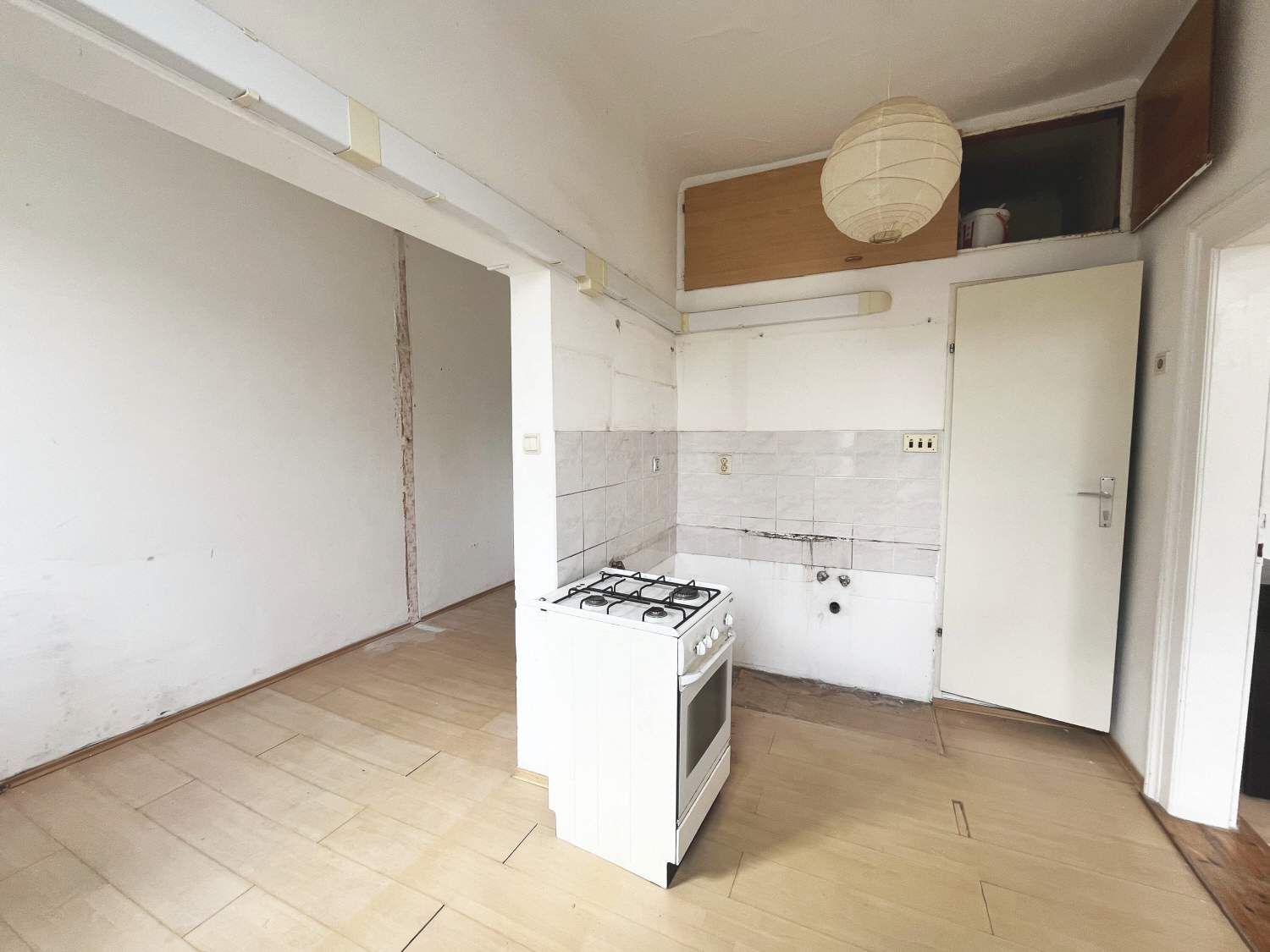 Sanierungsbedürftige 2-Zimmer-Wohnung - Nähe Schmelz