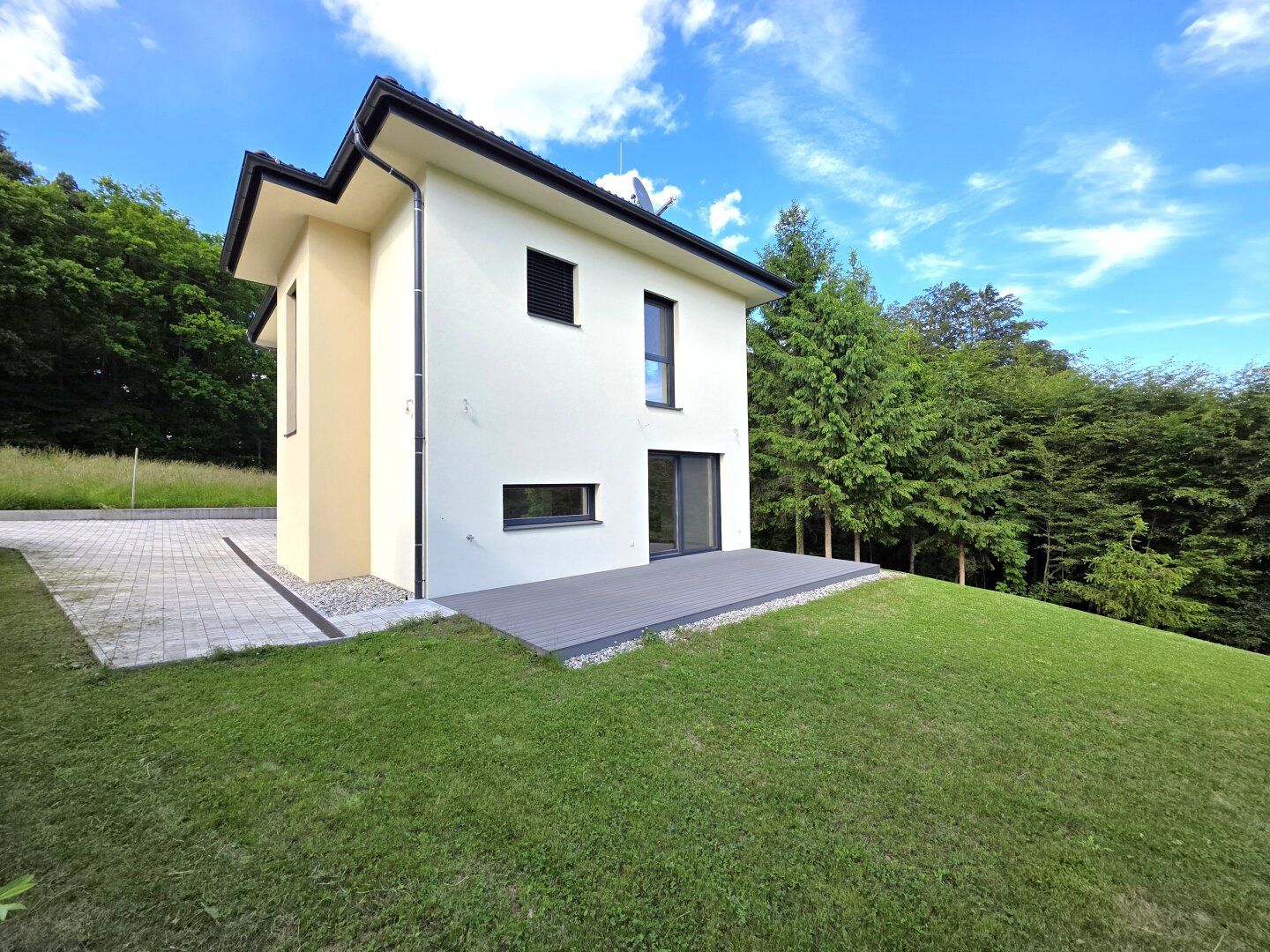 NEUBAU Familienhaus im Grünen!