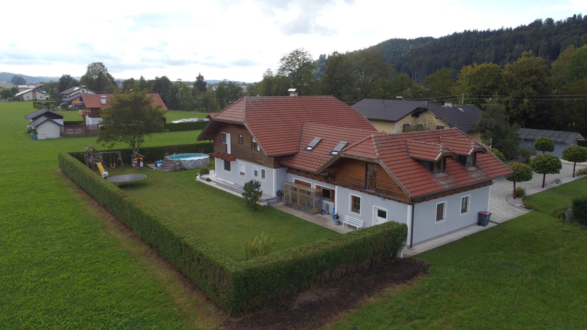 Salzburg zu teuer! Dann haben wir hier etwas für Sie! Top Landhaus für ruhiges Leben und Arbeiten zum Wohlfühlen nur 6 Km von Straßwalchen!