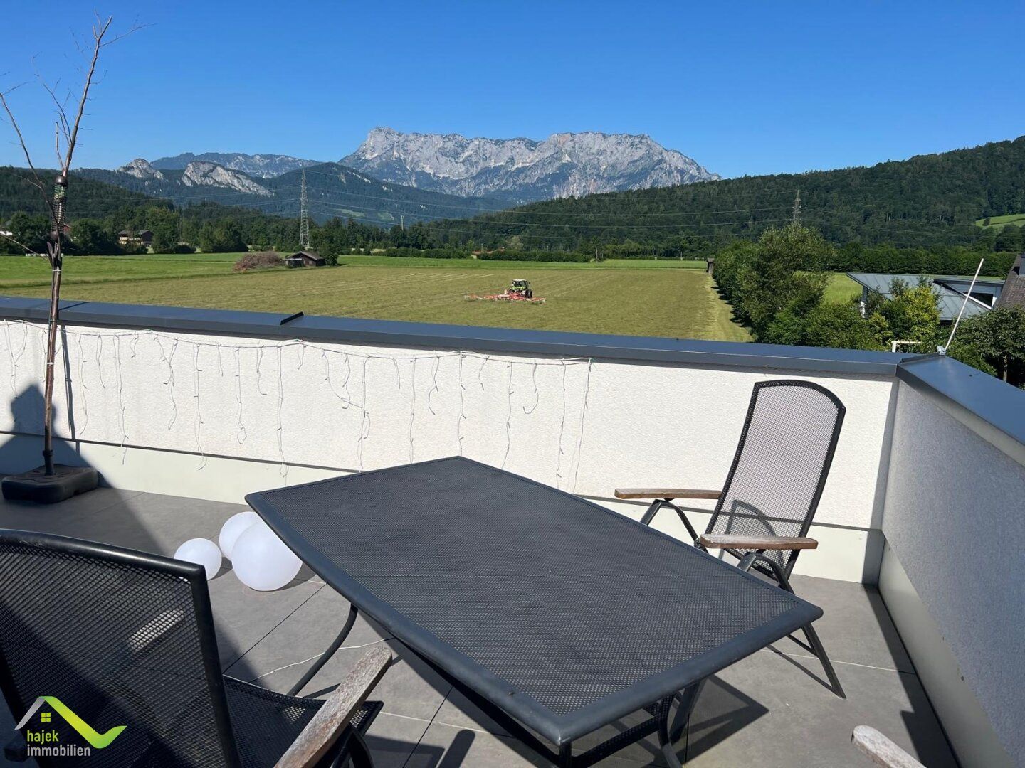 Adnet-Alleine im Dachgeschoss-Hochwertige Wohnung mit Traumblick und XXL-Terrasse