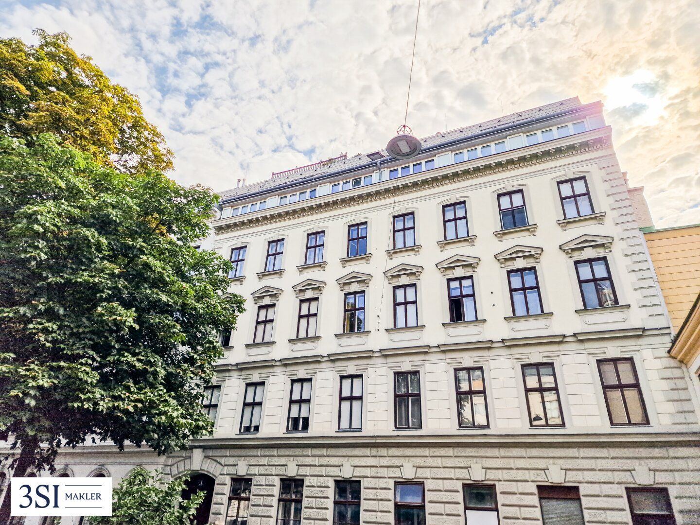 Prachtvolle Stilaltbauwohnung in urbaner Lage am Bennoplatz!