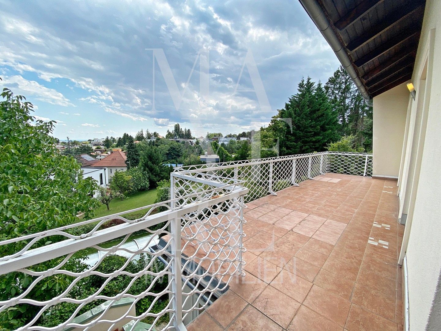 SCHÖNES EINFAMILIENHAUS MIT POOL, TOLLER BLICK, GARAGE & GARTEN