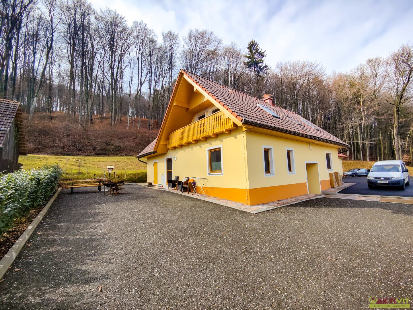 Landhaus mit über 3,8 ha Grund in Naturlage. - Wohnkomfort & Landwirtschaft vereint.