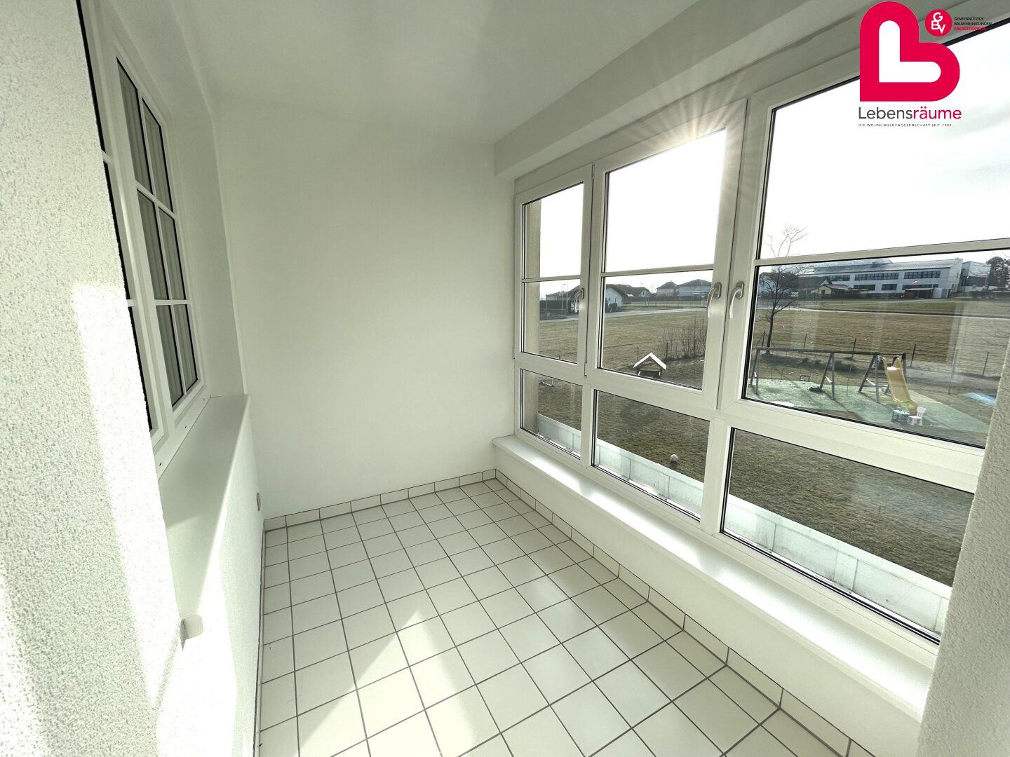 Sanierte 3-Zimmer Wohnung mit Parkplatz und Loggia