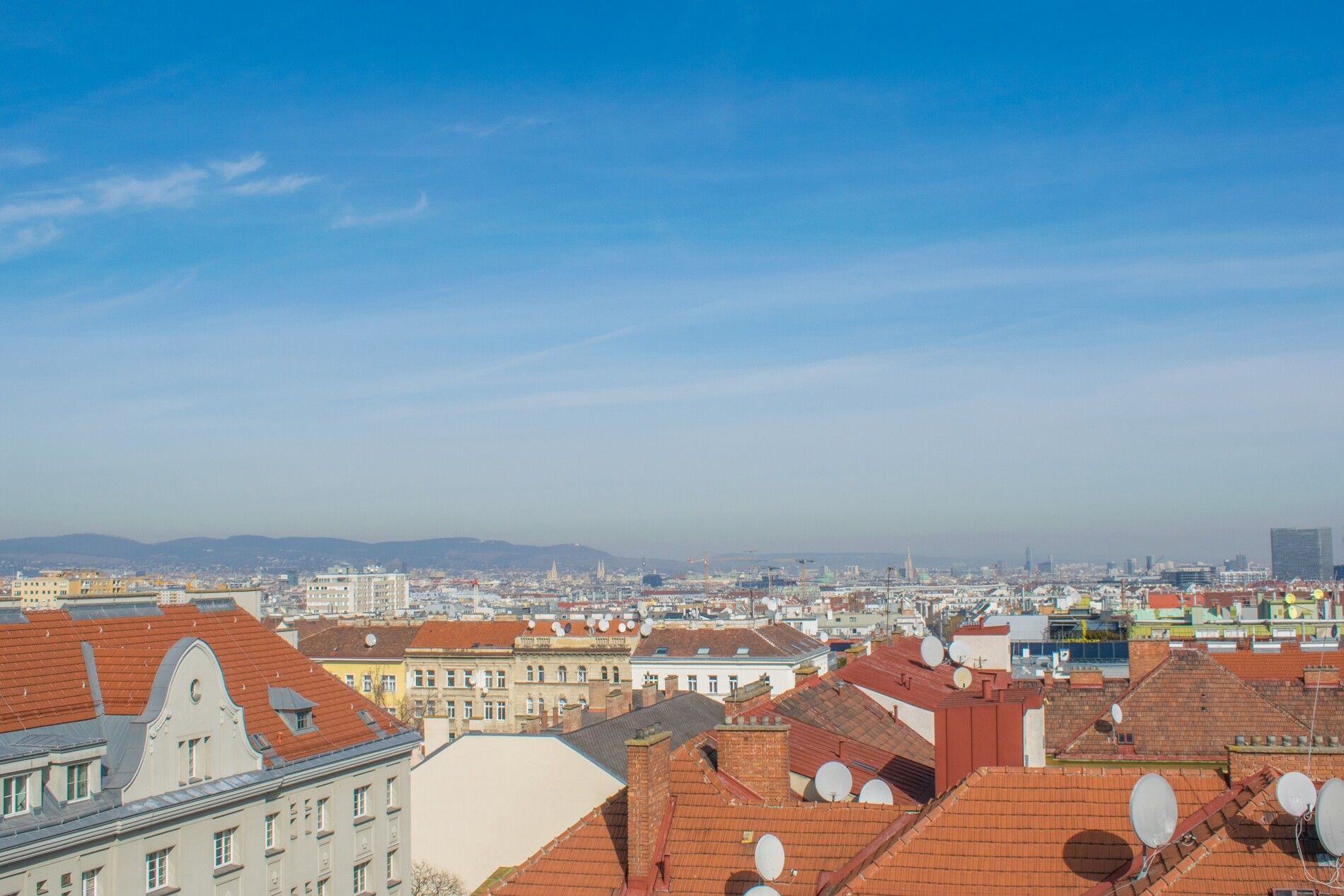 Nahe Wienerberg - 2020 komplett modernisiert und mit einer Gemeinschaftsterrasse
