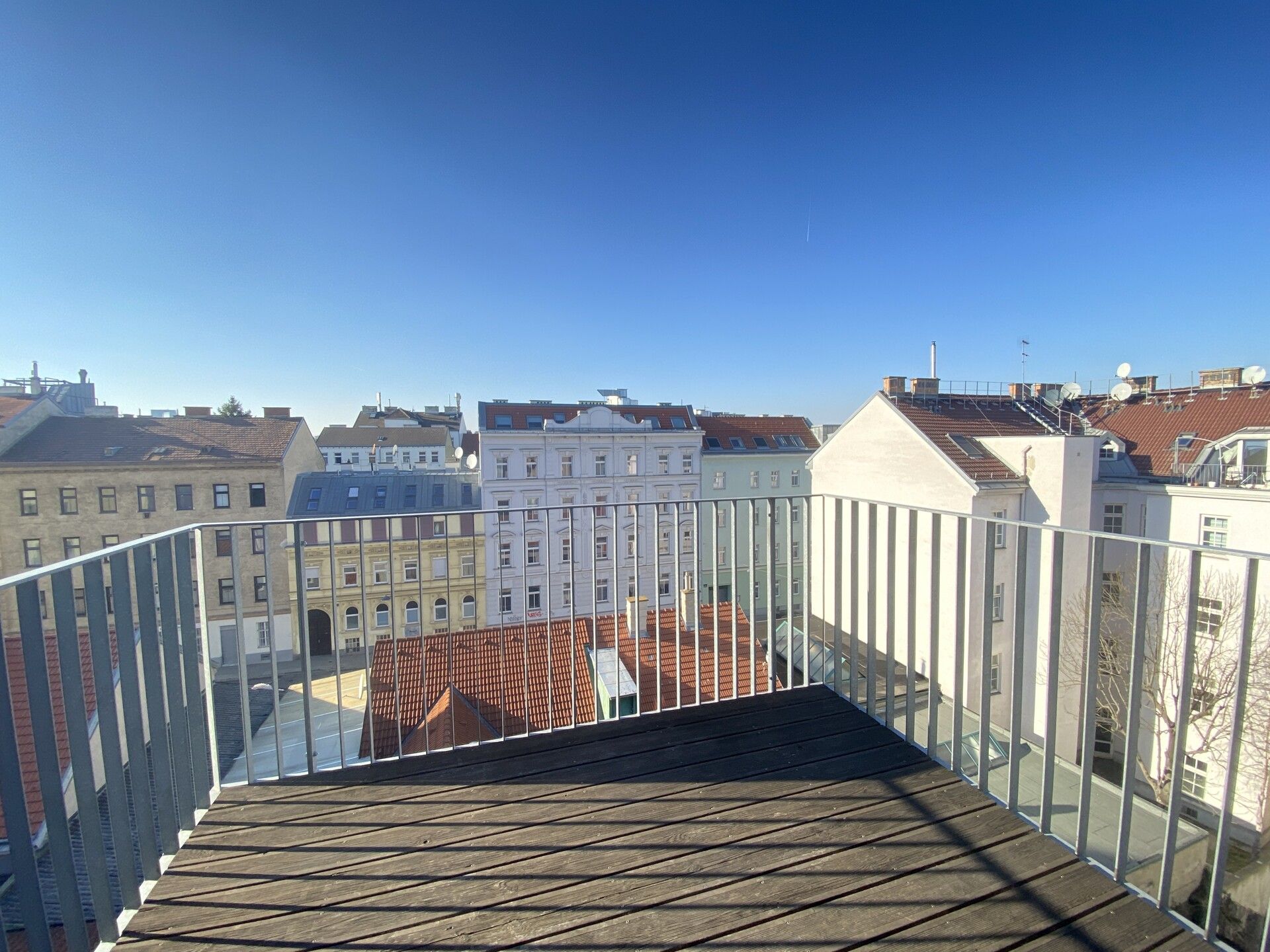 Lichtdurchflutete 4-Zimmer-Dachgeschoss-Maisonette mit Fernblick und Terrasse - Wohnen über den Dächern Wiens - zu kaufen in 1100 Wien