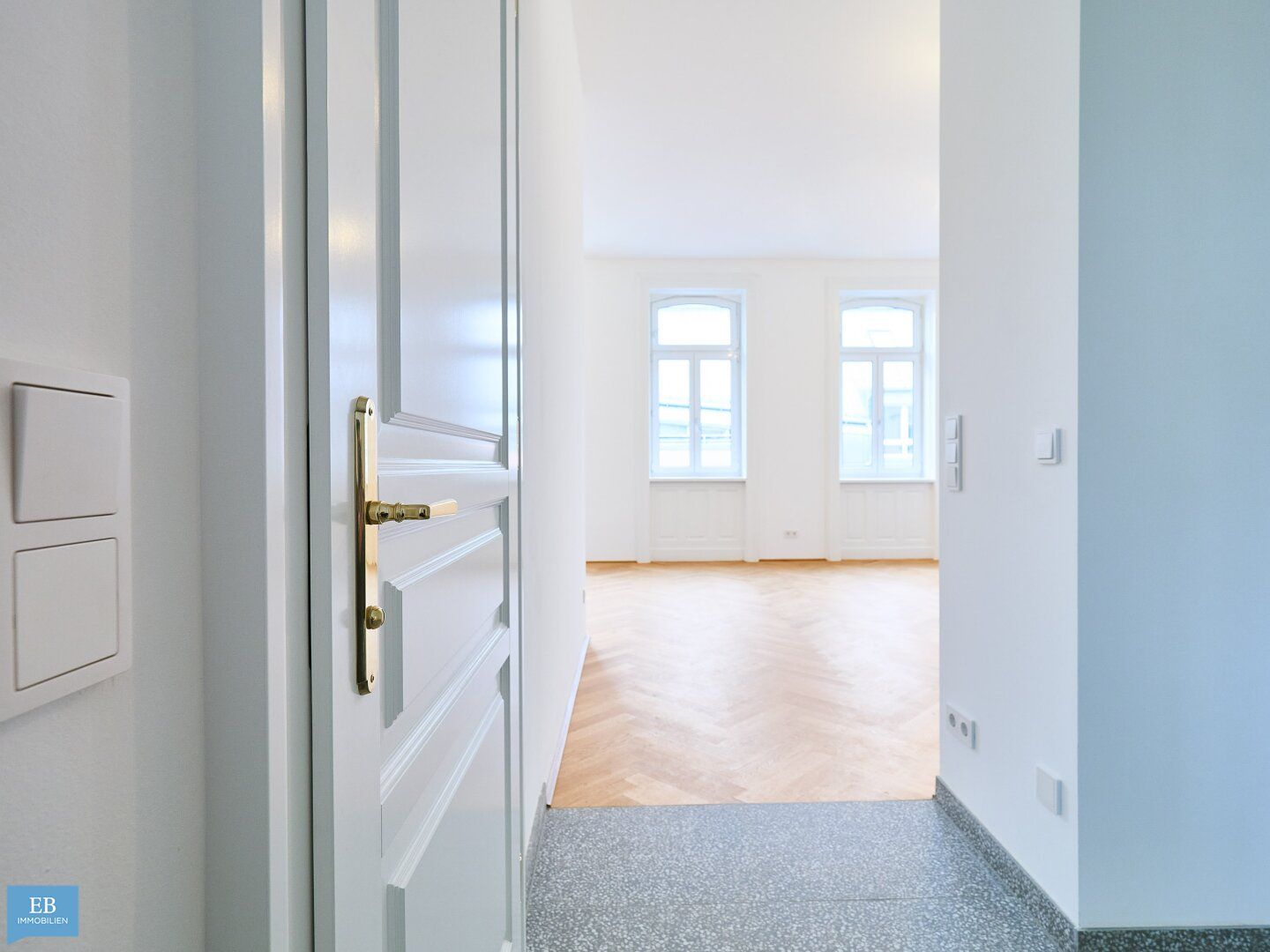 ALTBEWÄHRT TRIFFT AUF AVANTGARDE - Schöne Garconniere im 8ten Bezirk!