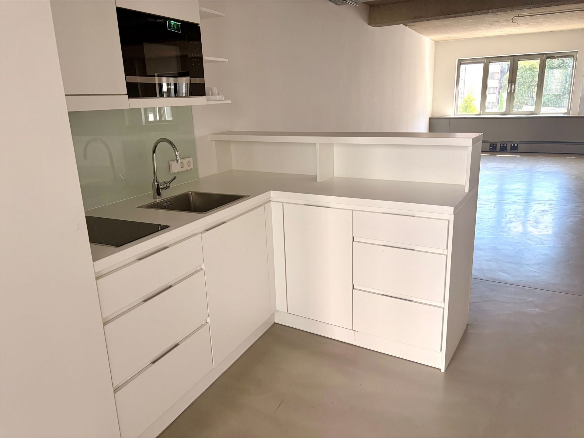 Urbanes Arbeiten im Industrial-Chic: Exklusives Büro mit Open-Space-Flair und Innenhof-Balkon - Ansicht 5