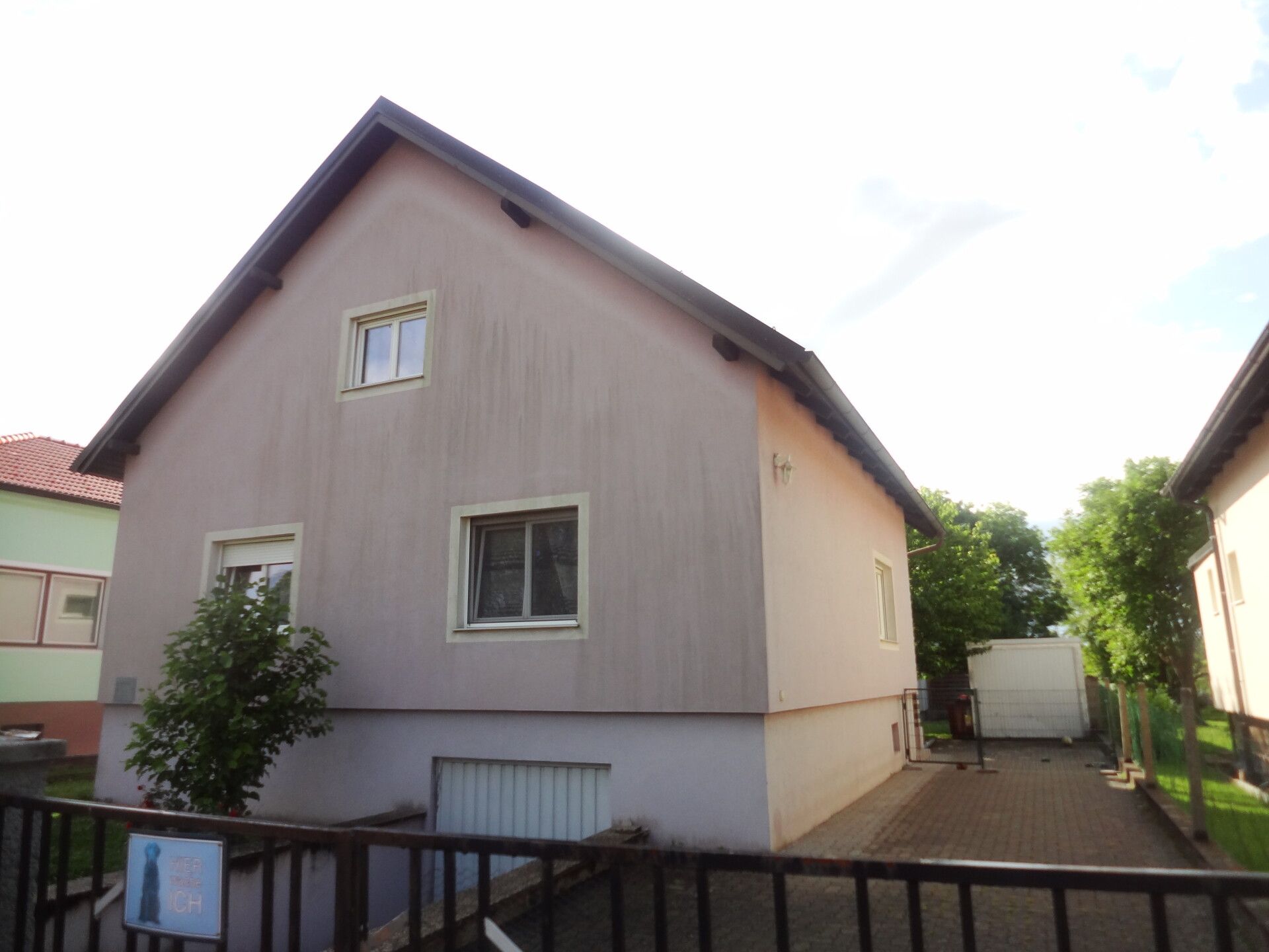 Einfamilienhaus mit viel Wohnfläche, Keller und Garten!