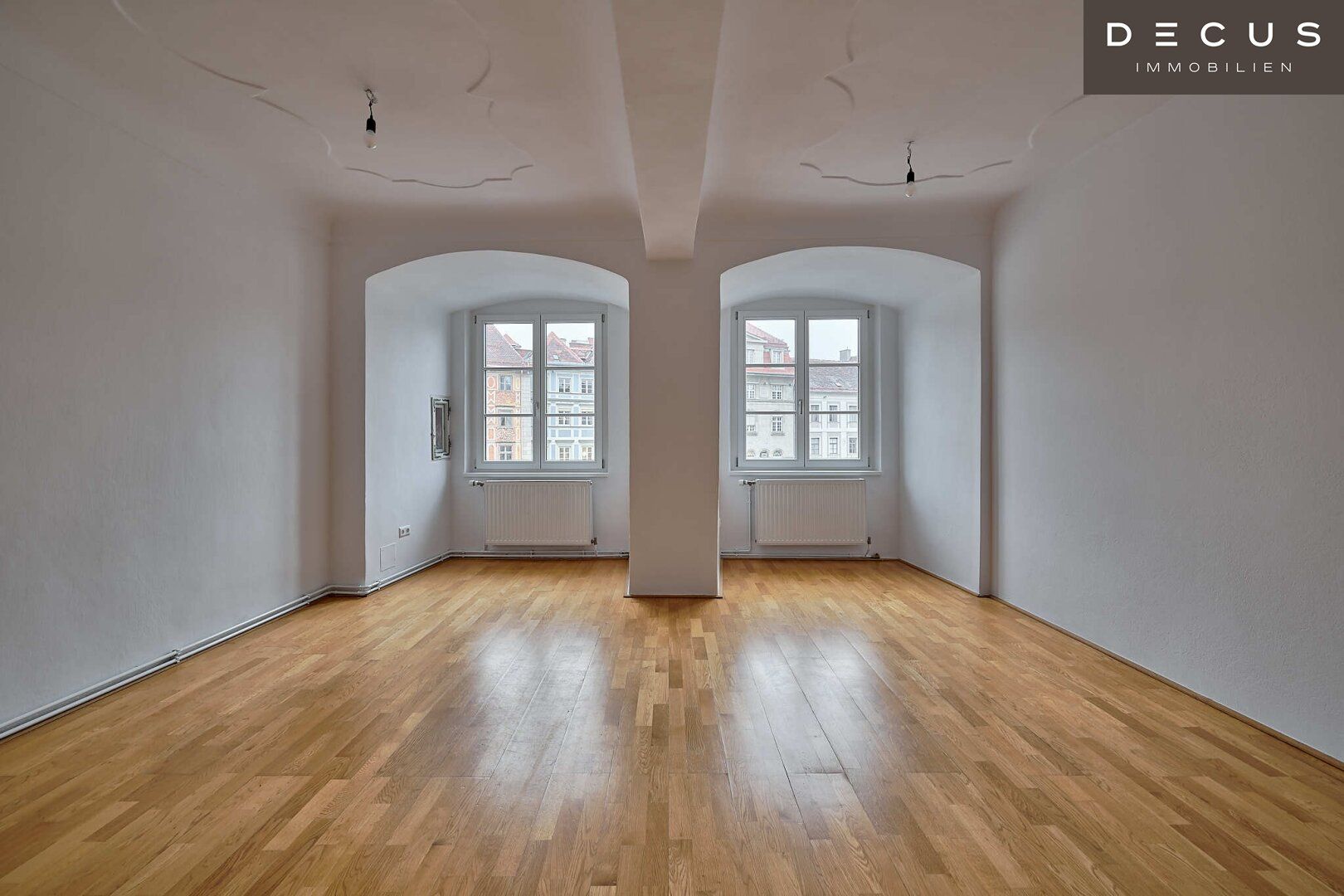 | CHARMANTER ALTBAU | ERSTKLASSIGE LAGE | 4 ZIMMER | MIT BLICK AUF DEN GRAZER HAUPTPLATZ