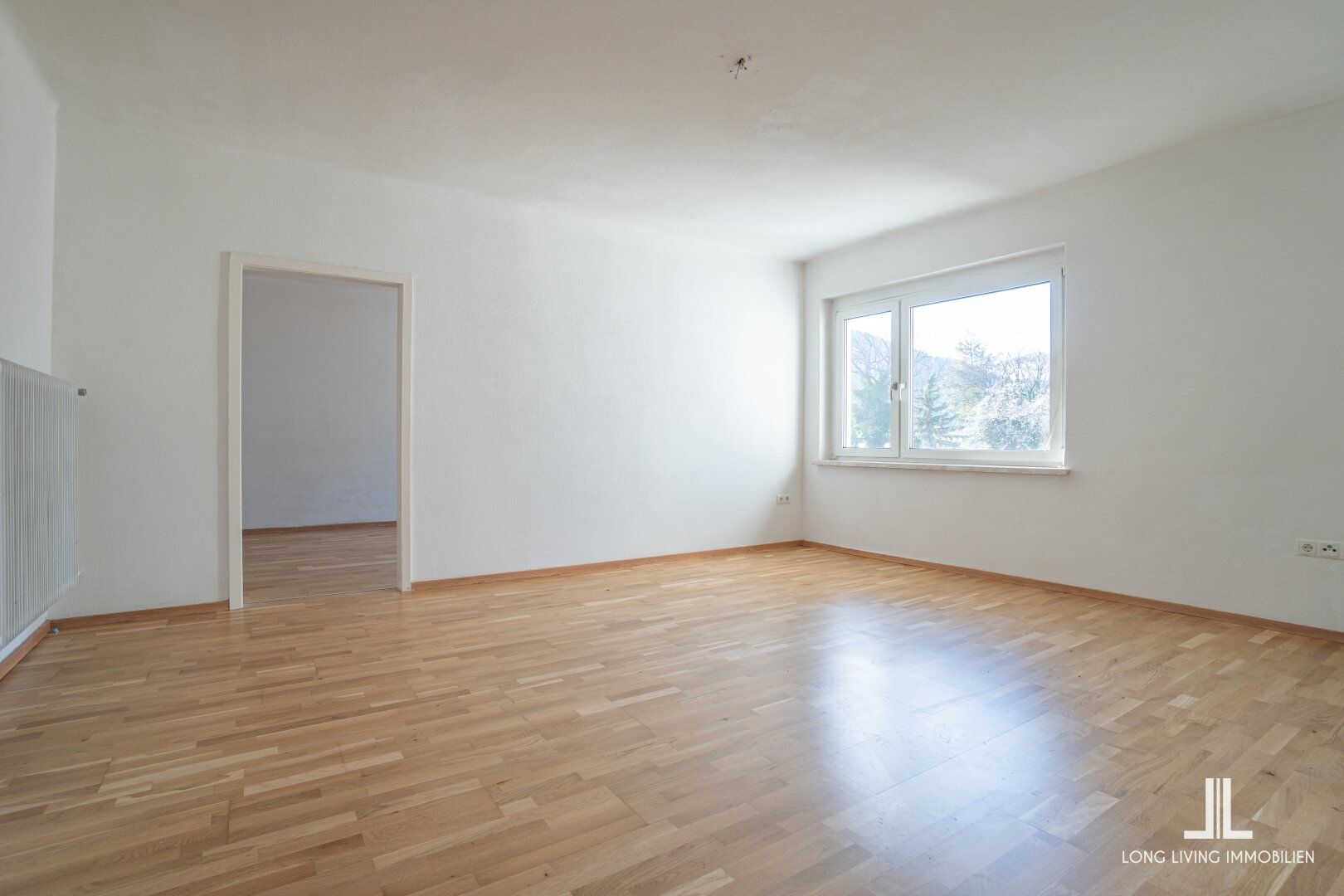 AUFGEPASST! Lichtdurchflutete 3 Zimmer Wohnung im letzten Stock - Balkon