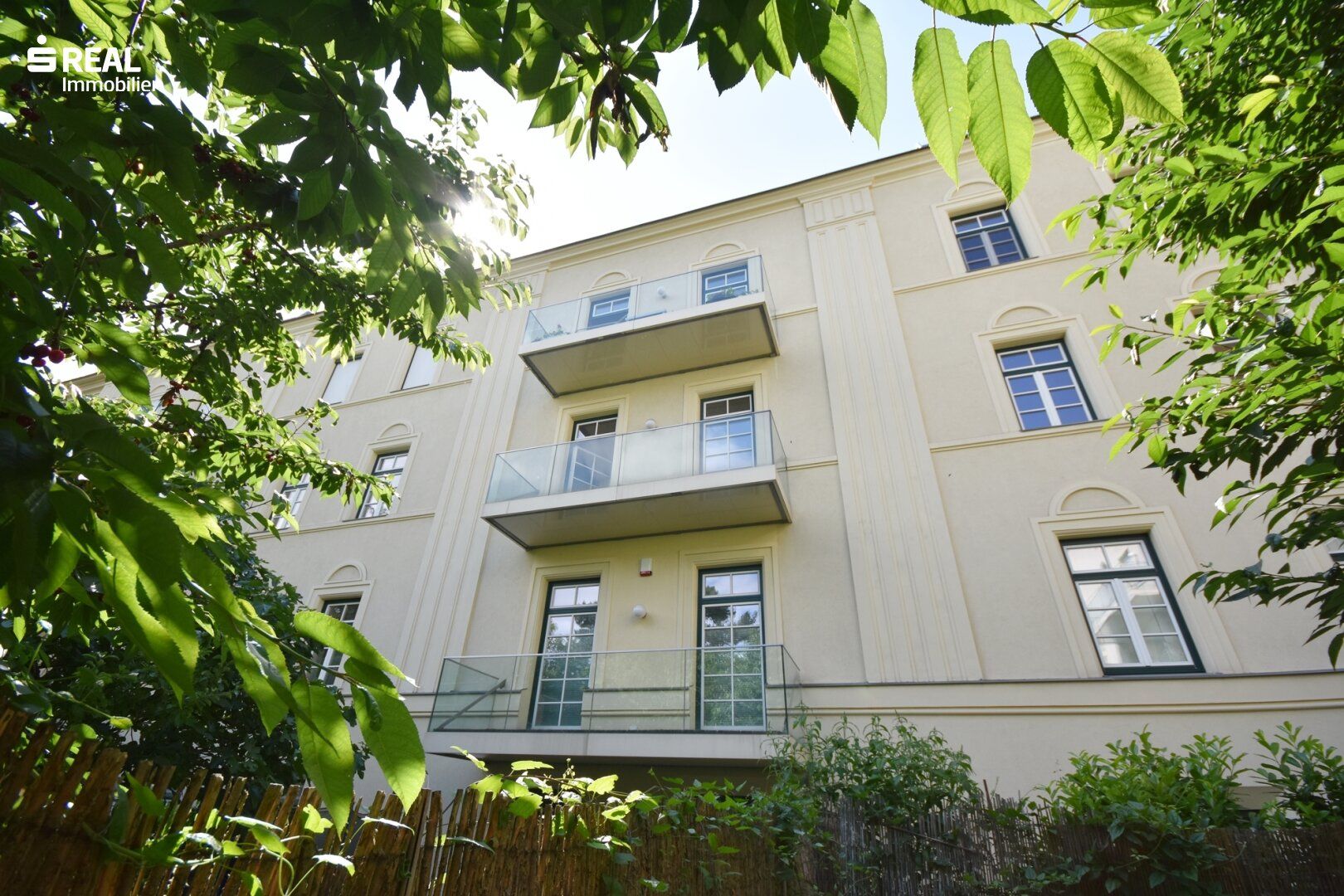 Traumwohnung mit Blick in den Klostergarten und Tiefgaragenplatz in Eigentum