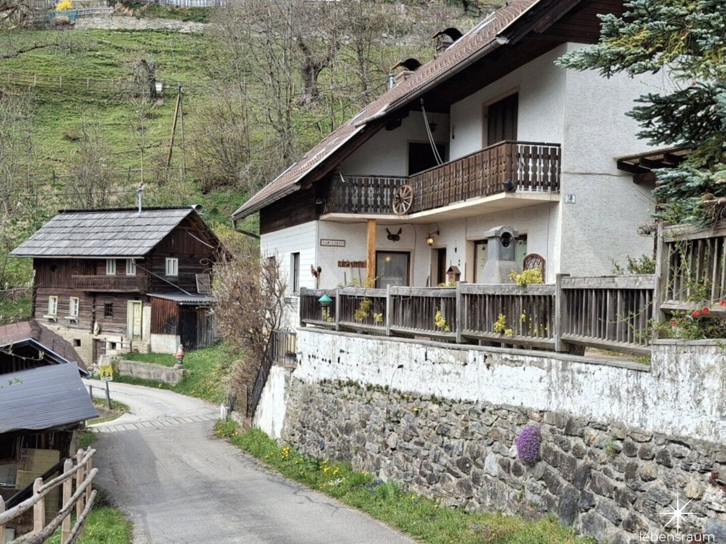 Gepflegtes Haus in idyllischer Lage. Garage und eigene Sauna. Trebesing-Neuschitz.