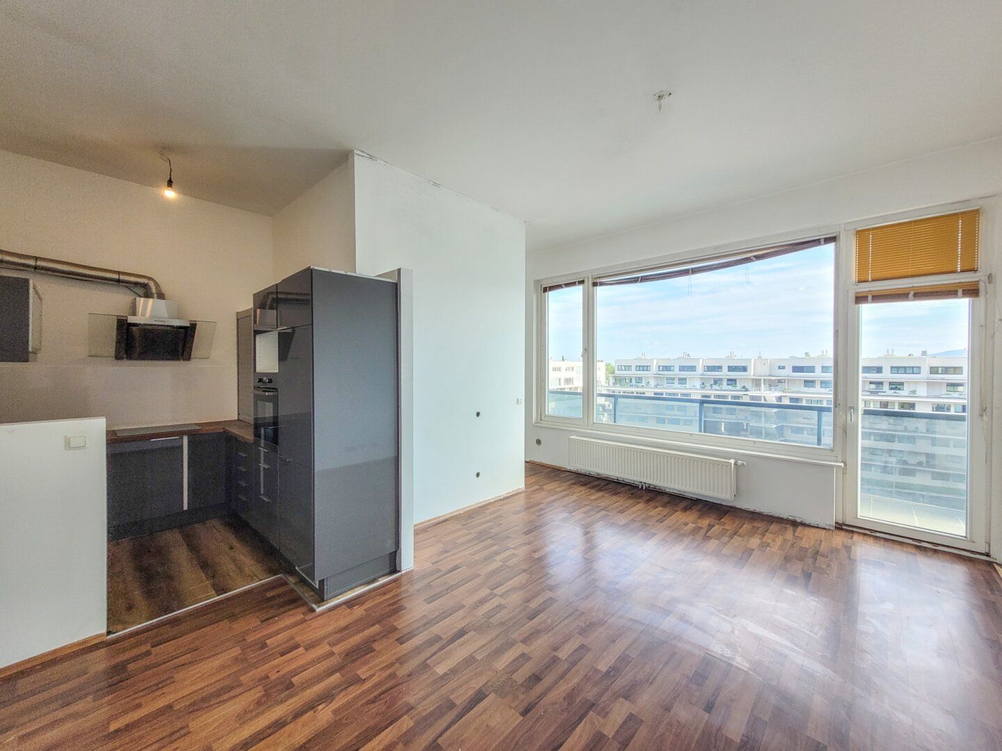 PROVISIONSFREI! TOLLE 1,5 ZIMMER WOHNUNG MIT LOGGIA UND FERNBLICK!