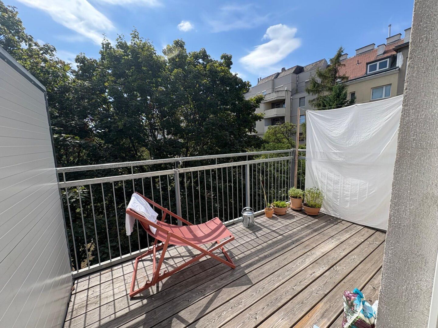 Grünruhelage - sehr helle Stilaltbauwohnung mit Terrasse!