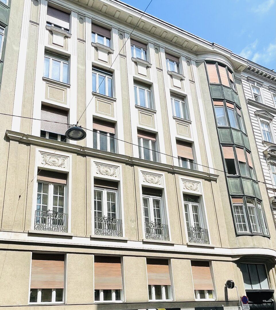 Stilvolle 6-Zimmer Wohnung mit Altbau-Flair, in bester Lage zu mieten!
