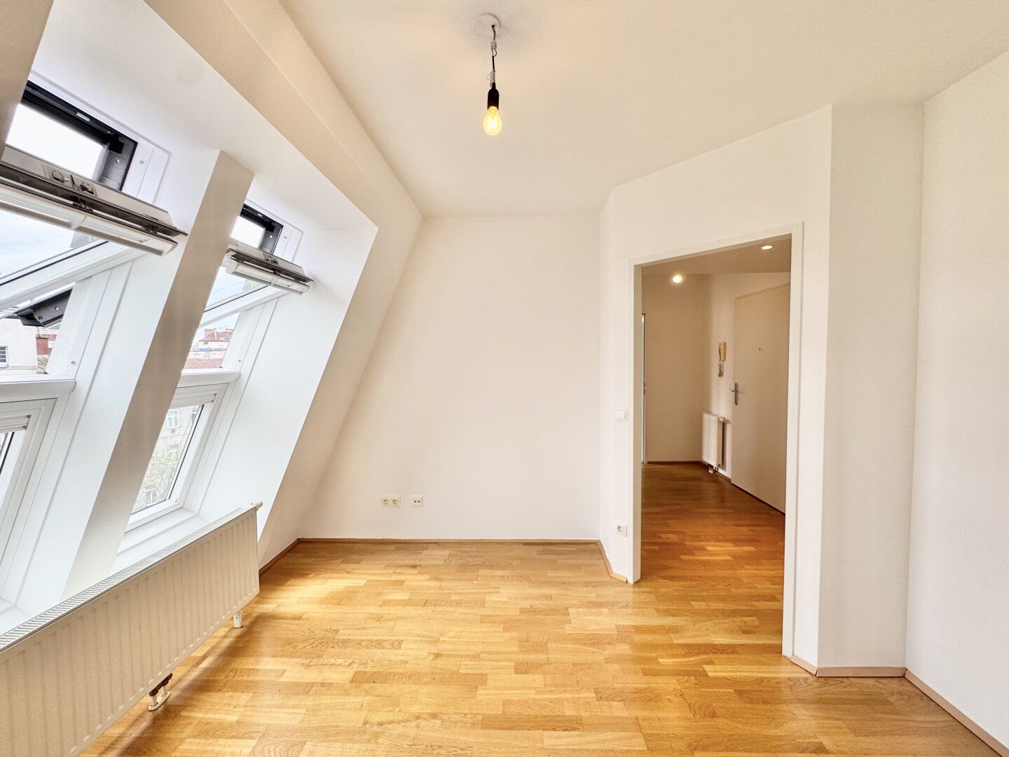 Nähe U1 | 2 Zimmer Dachgeschosswohnung mit Gemeinschaftsdachterrasse