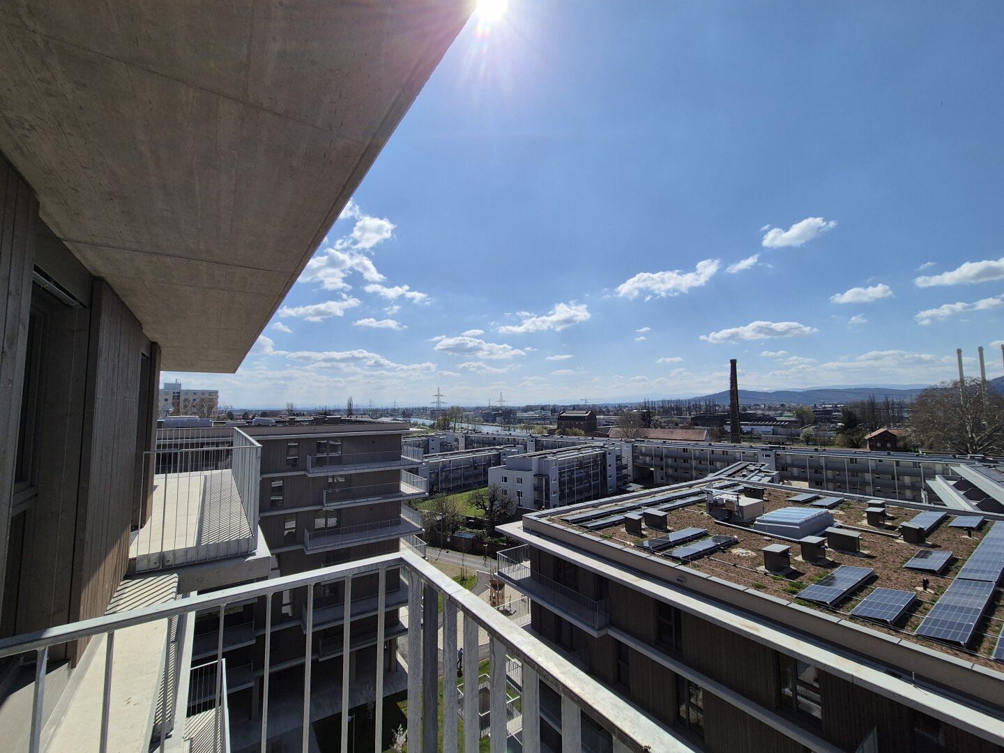 Helle 2 Zimmerwohnung mit Ausblick i m Obersten Stockwerk