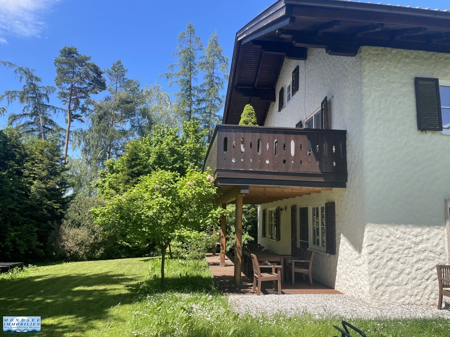 Großzügiges Landhaus mit uneinsehbarem, parkähnlichem Garten