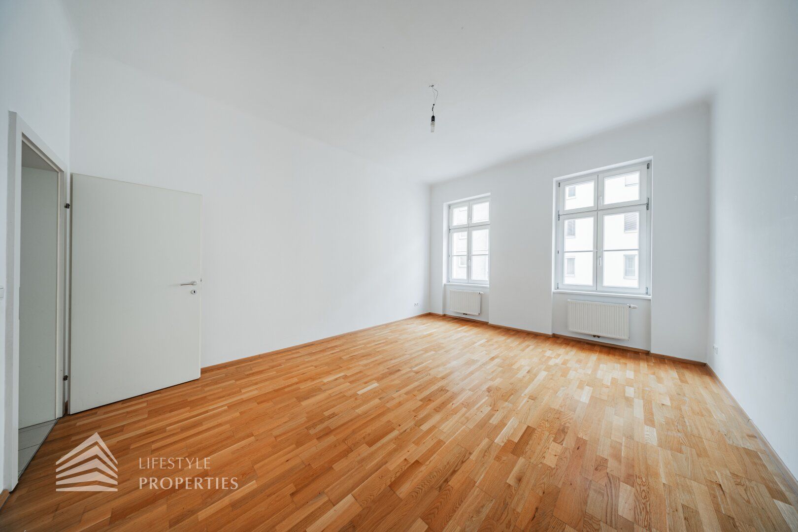 Helle 2-Zimmer Wohnung mit Küche, Nähe Landstraße Hauptstraße